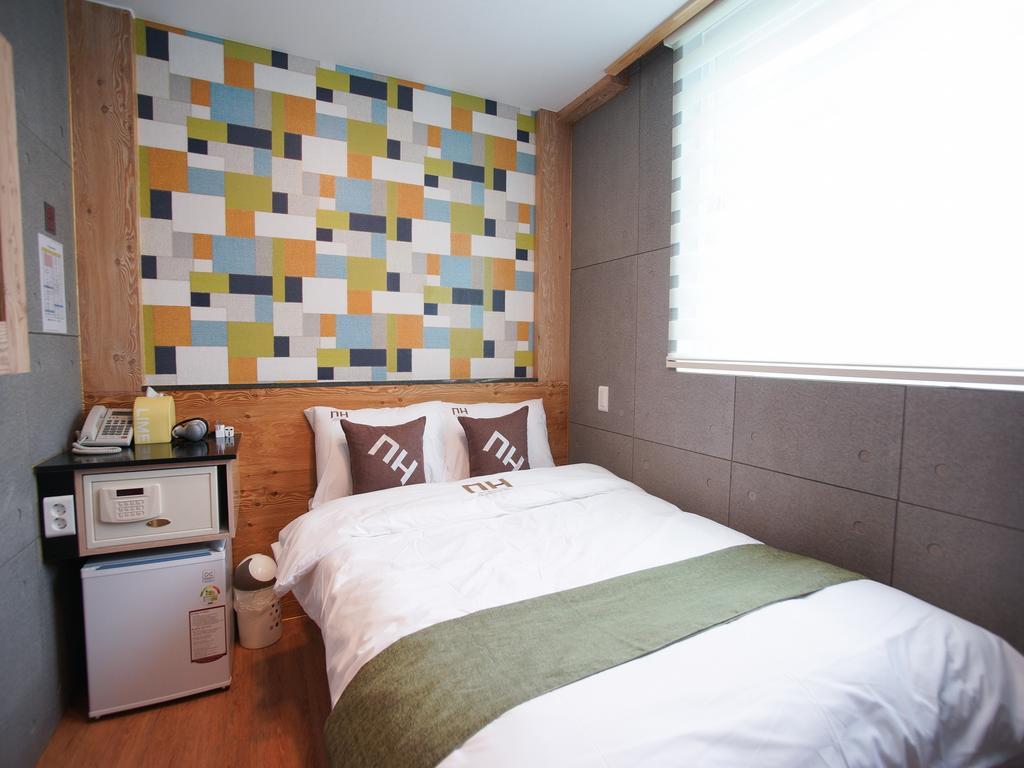 D.H Sinchon Guesthouse Seul Exterior foto