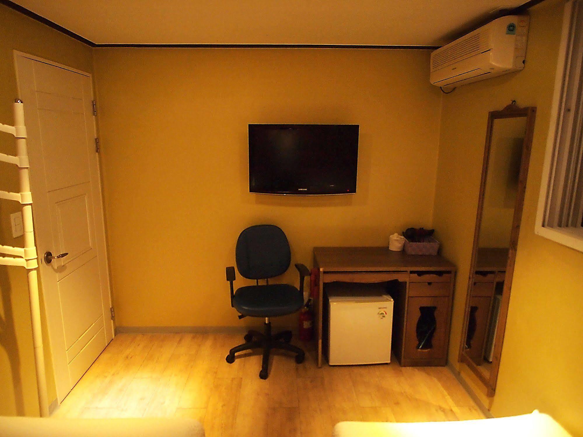 D.H Sinchon Guesthouse Seul Exterior foto