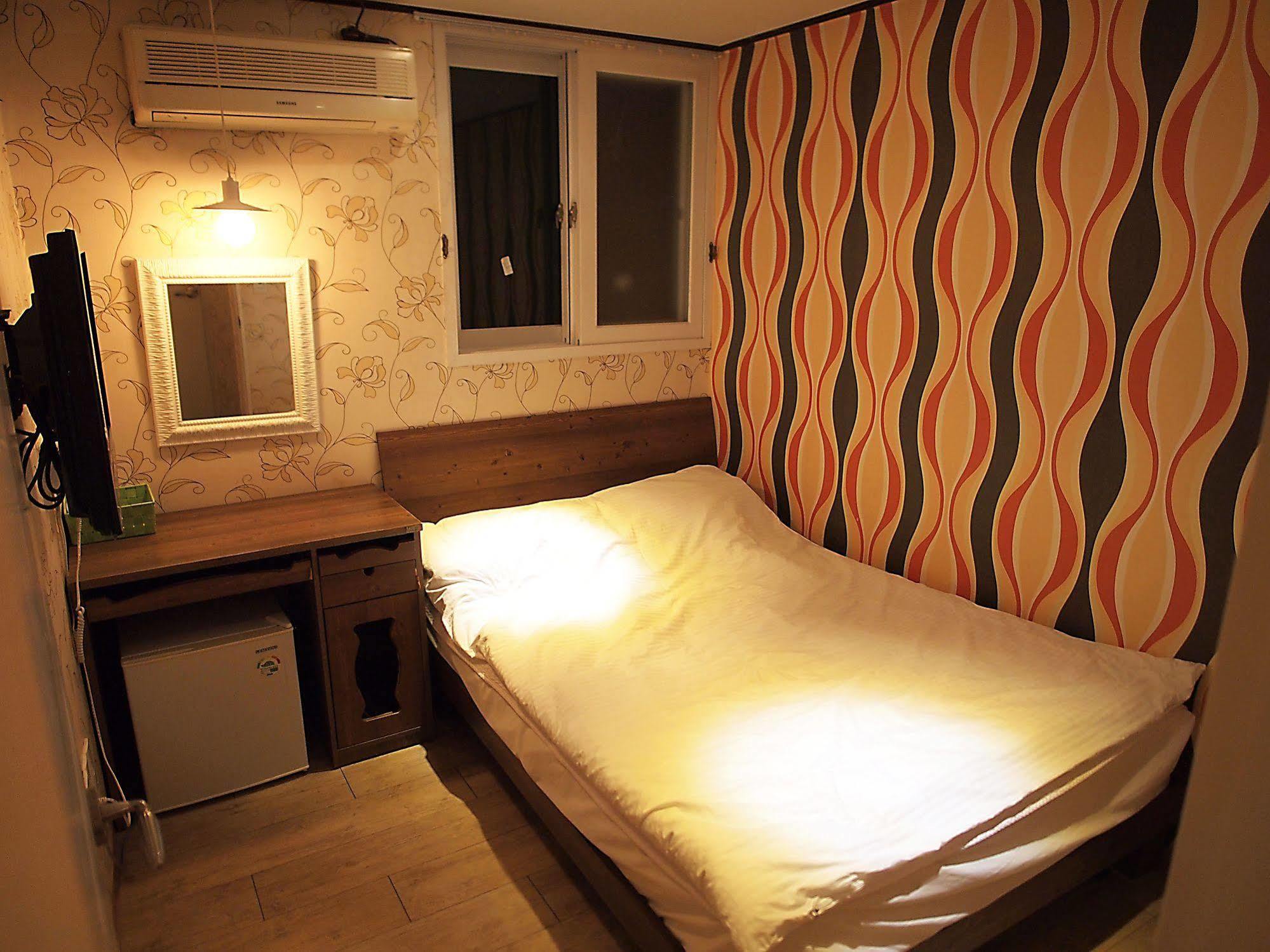 D.H Sinchon Guesthouse Seul Exterior foto