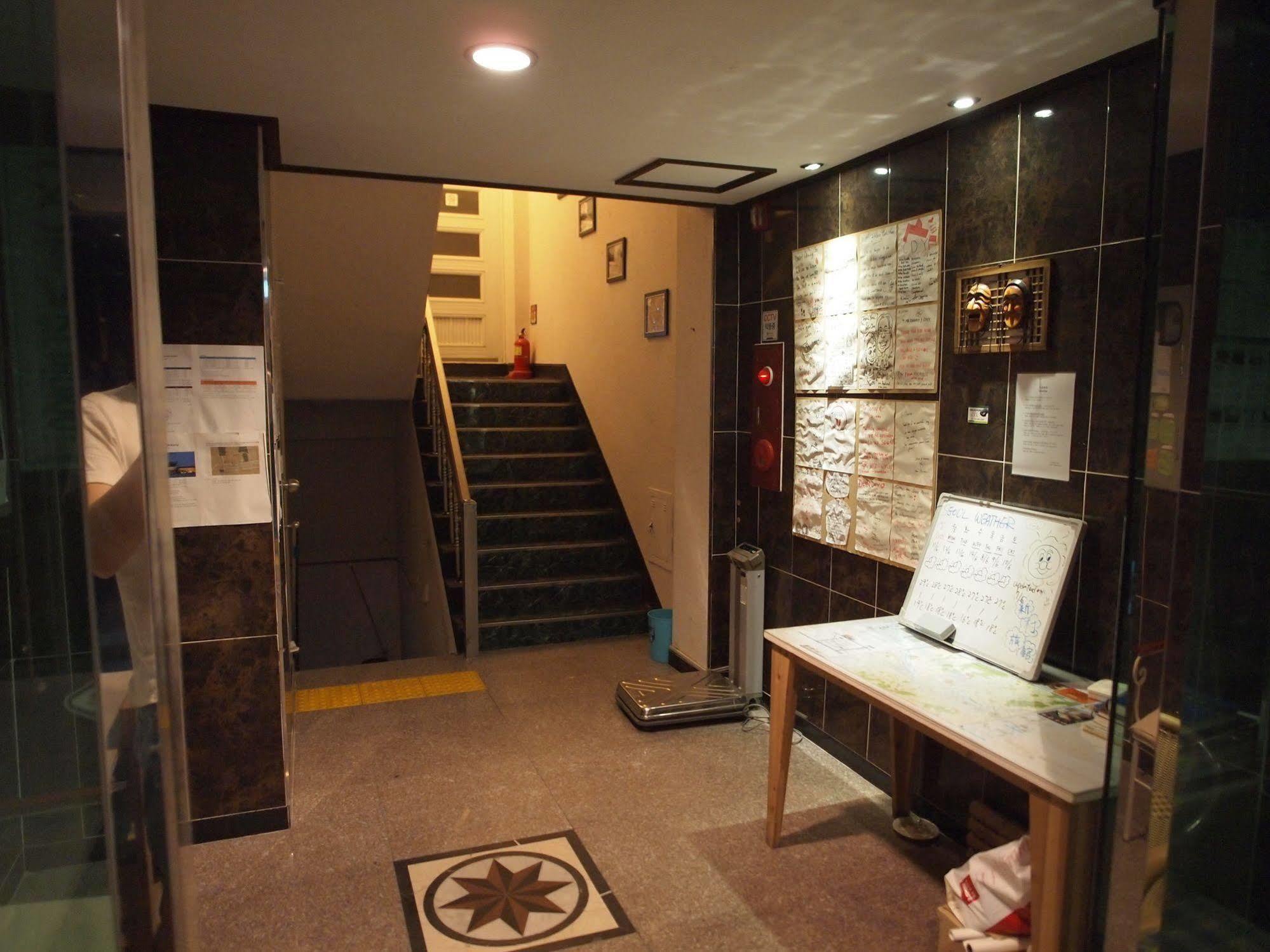 D.H Sinchon Guesthouse Seul Exterior foto