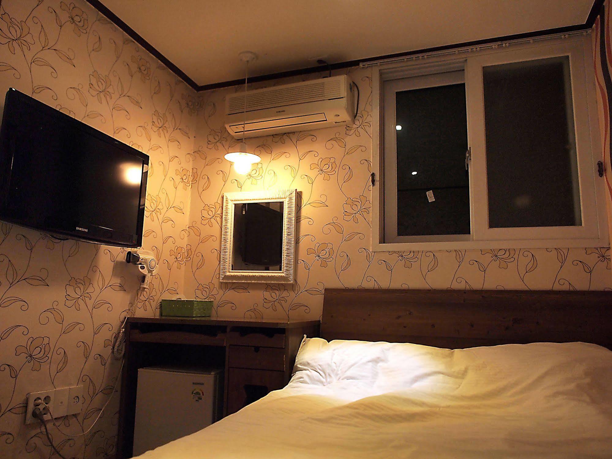 D.H Sinchon Guesthouse Seul Exterior foto