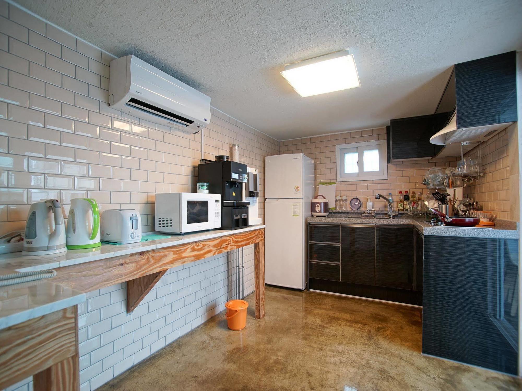 D.H Sinchon Guesthouse Seul Exterior foto