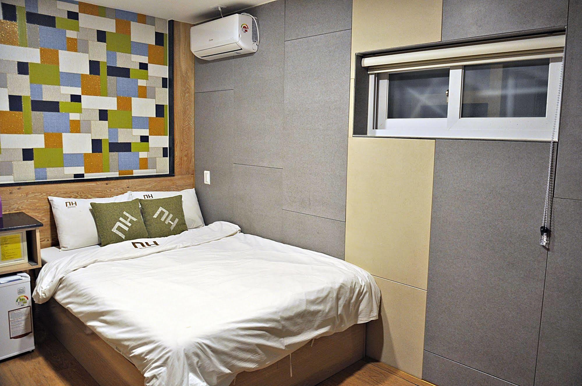 D.H Sinchon Guesthouse Seul Exterior foto