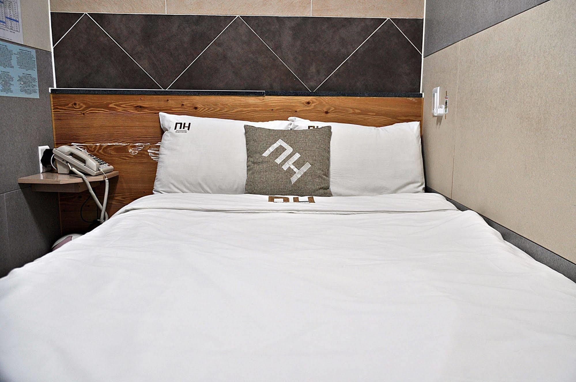 D.H Sinchon Guesthouse Seul Exterior foto