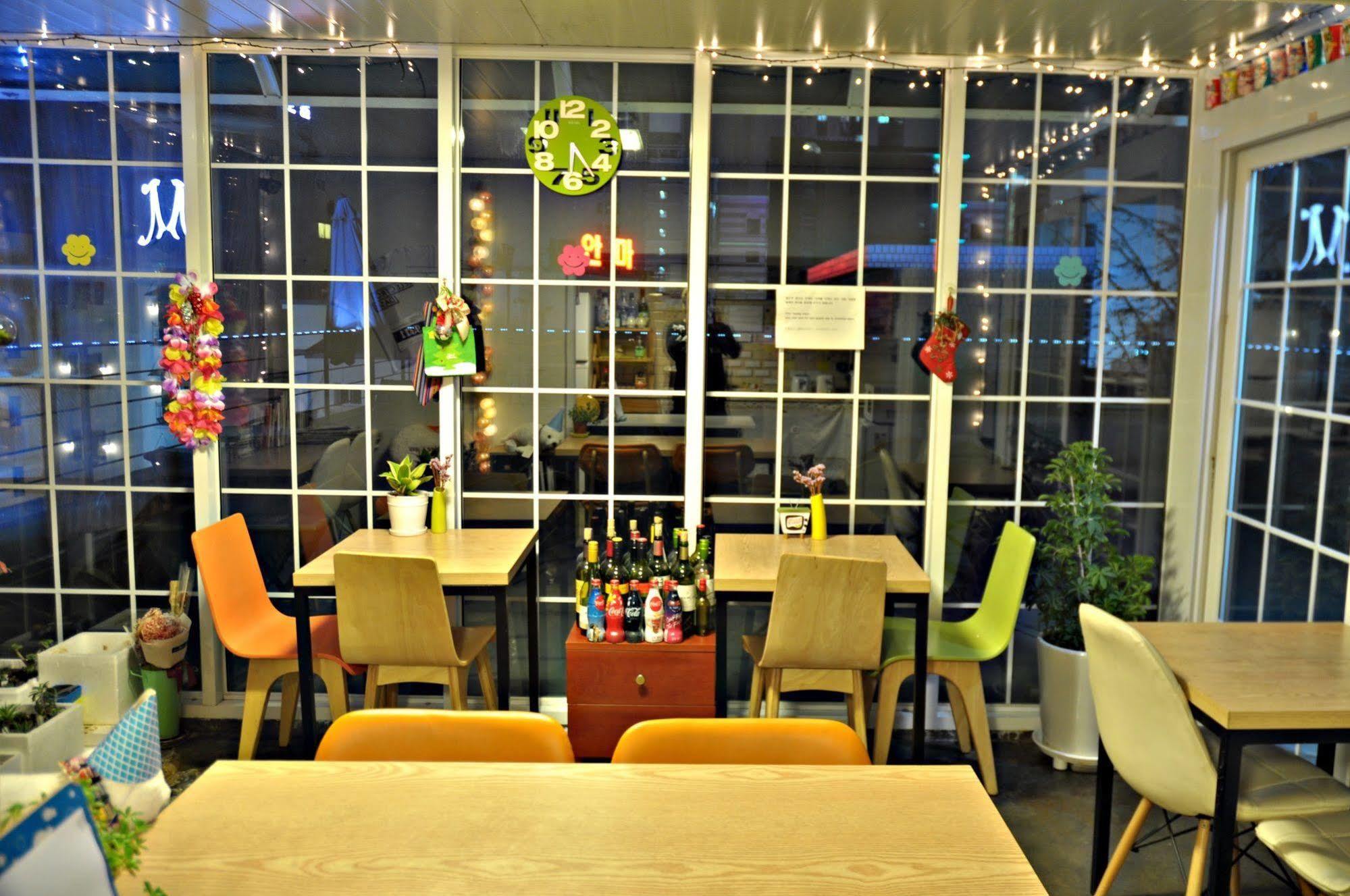 D.H Sinchon Guesthouse Seul Exterior foto