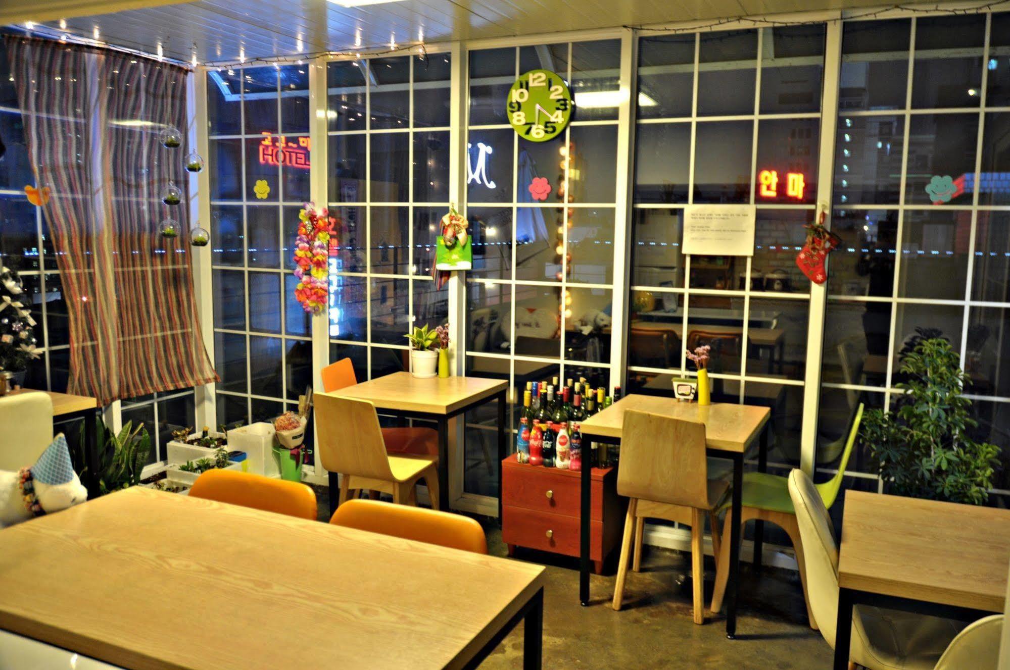 D.H Sinchon Guesthouse Seul Exterior foto