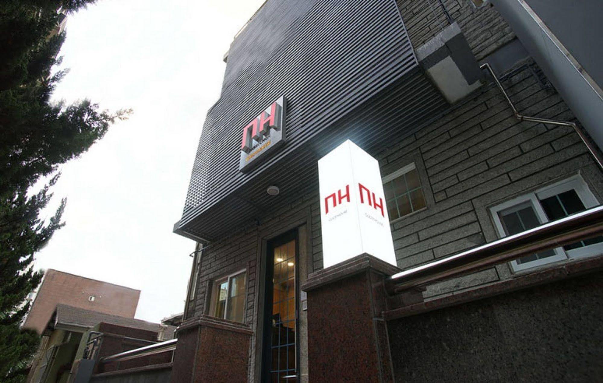 D.H Sinchon Guesthouse Seul Exterior foto